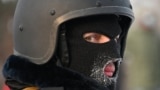 В <strong>Москве</strong> на акции в поддержку Навального <a href="https://d2oyf6pp5nbza7.cloudfront.net/a/moscow-navalny/31065286.html" target="_blank">вышли</a> до 40 тысяч человек. МВД считает, что их в десять раз меньше