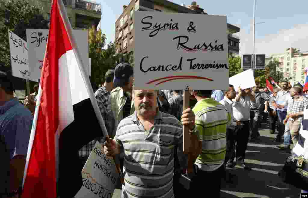 В то же время напротив здания российского посольства в Дамаске 13 октября прошла демонстрация в поддержку бомбардировок России на территории Сирии. Во время акции в здание выстрелили двумя ракетами. Глава МИД РФ Сергей Лавров заявил, что Москва расценивает обстрел посольства как теракт