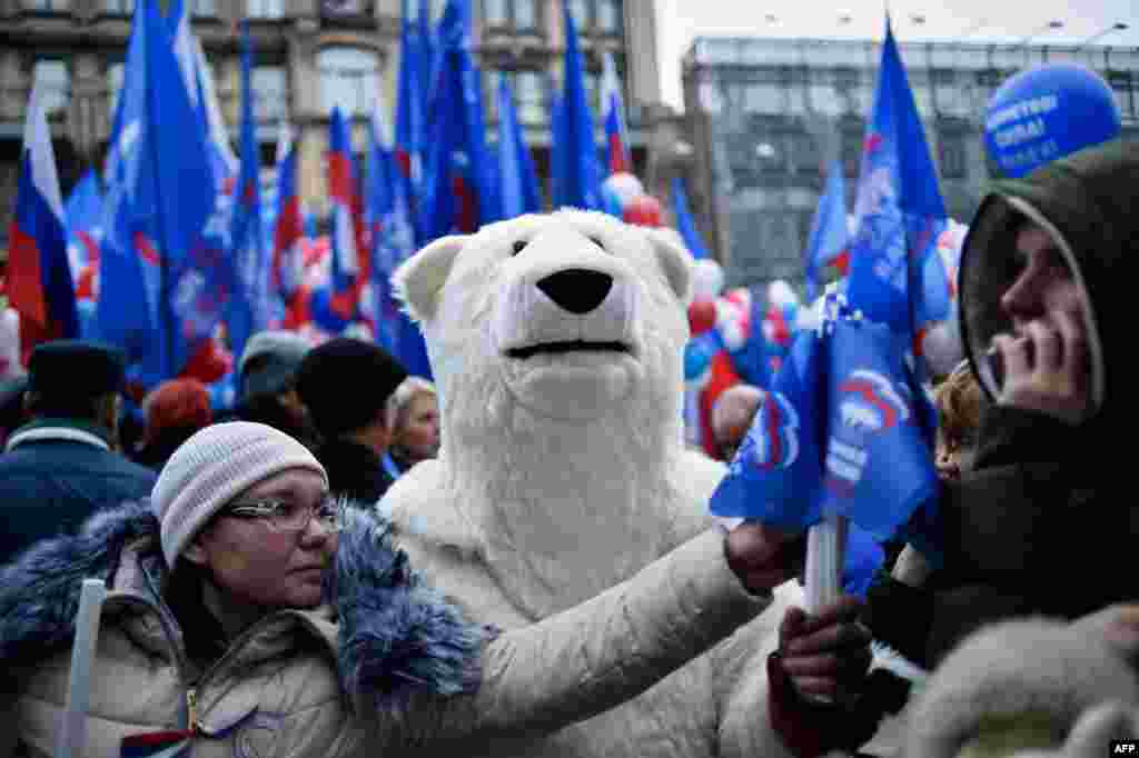 Несмотря на широкую огласку, по данным "Левада-Центра", лишь 55% россиян знают название праздника. Не все до конца понимают, что именно они празднуют