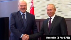 Belarusian President Alyaksandr Lukashenka (left) meets with Russian President Vladimir Putin in the Black Sea resort of Sochi on September 14, 2020.