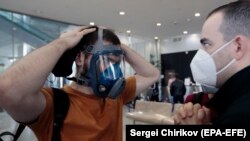 Doctors at the temporary hospital in Krasnogorsk have complained about a lack of equipment. 