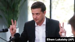 Ukrainian President Volodymyr Zelenskiy speaks with journalists in Kyiv on October 10, 2019.