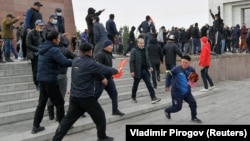  Demonstrators from rival political groups react during a rally in Bishkek on October 9, 2020.