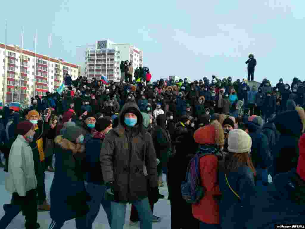 In the region of Bashkortostan, just north of Kazakhstan, pro-Navalny demonstrators gathered in the regional seat, Ufa. Ten detentions were reported there by non-governmental police-monitor OVD-Info, as of 1:30 p.m., Moscow time. 