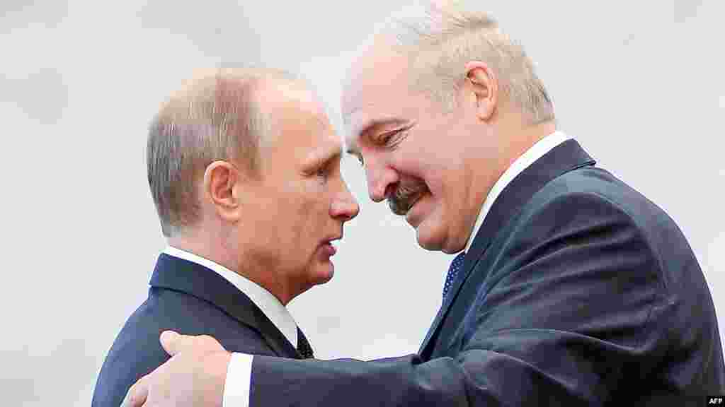 Президенты России и Белорусии Владимир Путин и Александр Лукашенко