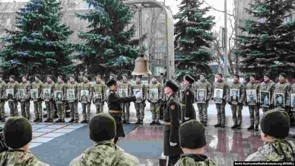 Один удар в колокол – одно имя погибшего военного