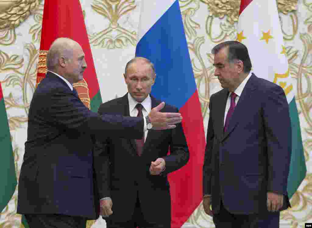 Президенты Белоруси, России и Таджикистана - Александр Лукашенко, Владимир Путин и Эмомали Рахмонов