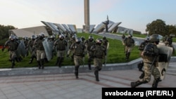  Riot police in Minsk's Hero City area rush to disperse protesters after Alyaksandr Lukashenka's September 23, 2020 inauguration.