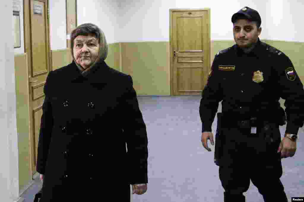 Мать Надежды Савченко - Мария - прибыла в Басманный суд 