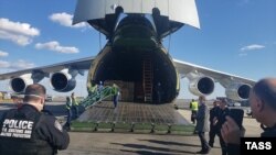 A Russian Air Force plane carrying medical equipment at John F. Kennedy International Airport on April 1, 2020 