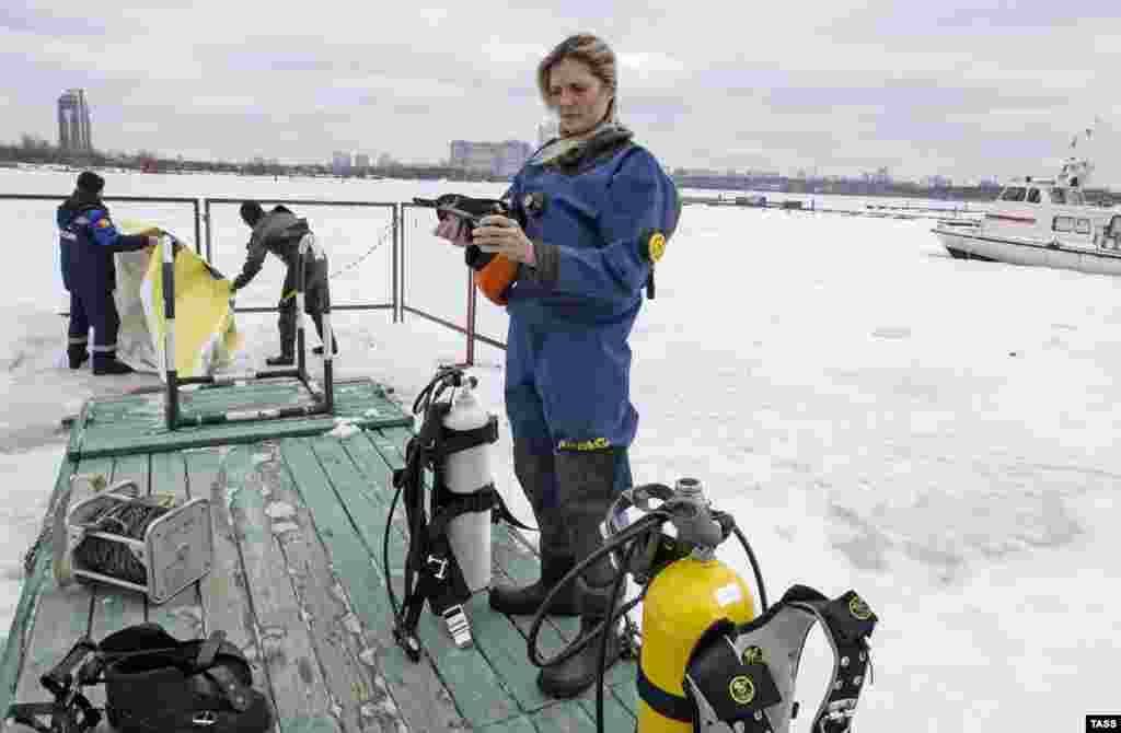 Оксана Шевалье – единственная в Московском МЧС женщина-водолаз. Она работает на поисково-спасательной станции "Строгино"